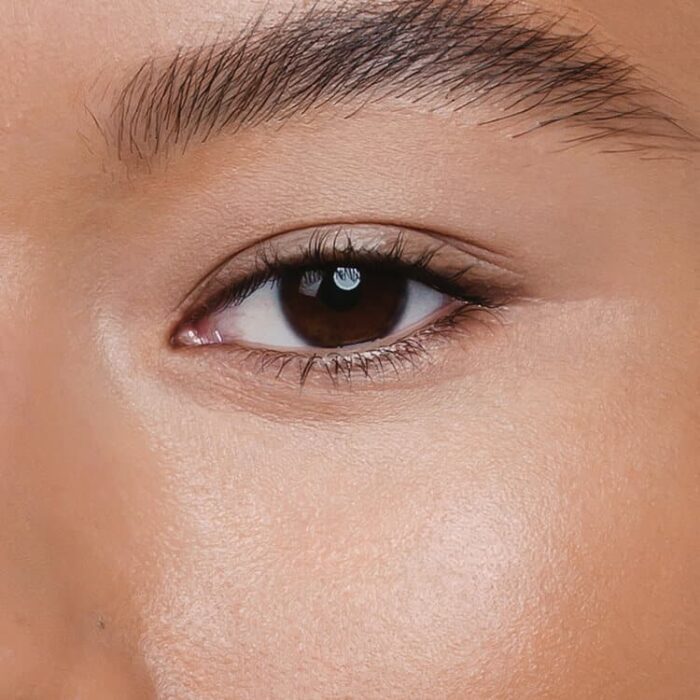 Madara Luminous Perfecting Concealer - Almond 45 - Bild 3