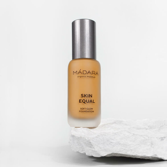 Madara Skin Equal Soft Glow Foundation - Olive 60 - Bild 4